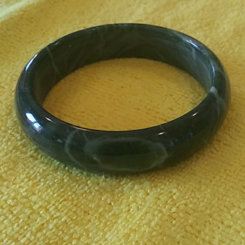 JADE BANGLE